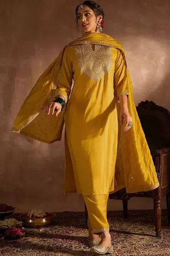 Women Embroidered Regular Thread Work Kurta with Trousers & With Dupatta
