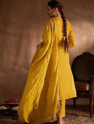 Women Embroidered Regular Thread Work Kurta with Trousers & With Dupatta 4