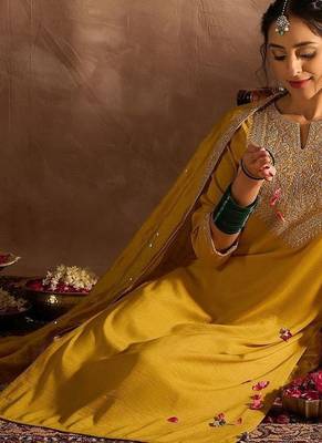 Women Embroidered Regular Thread Work Kurta with Trousers & With Dupatta 5