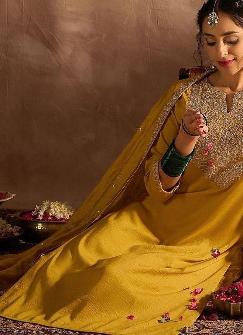 Women Embroidered Regular Thread Work Kurta with Trousers & With Dupatta