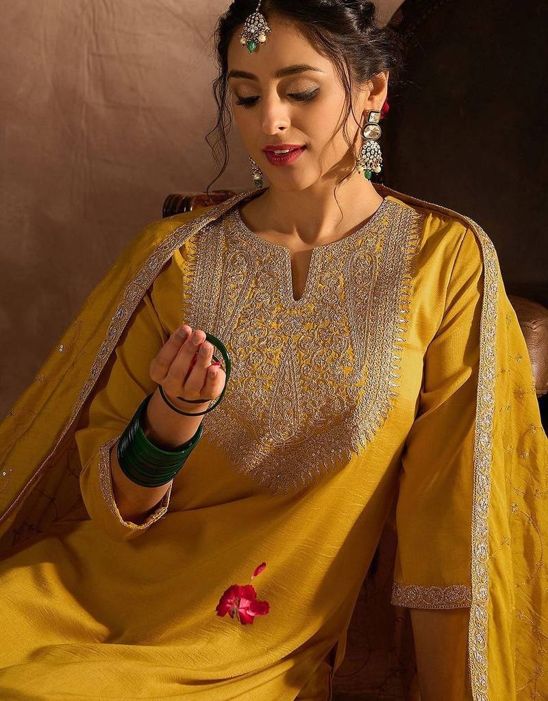 Women Embroidered Regular Thread Work Kurta with Trousers & With Dupatta