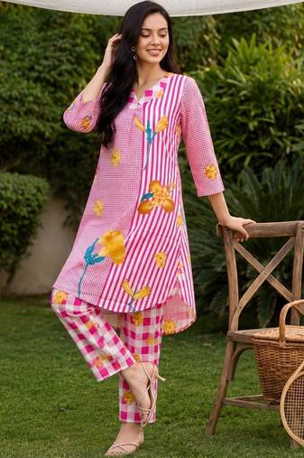 Women Floral Printed Regular Pure Cotton Kurta with Trousers