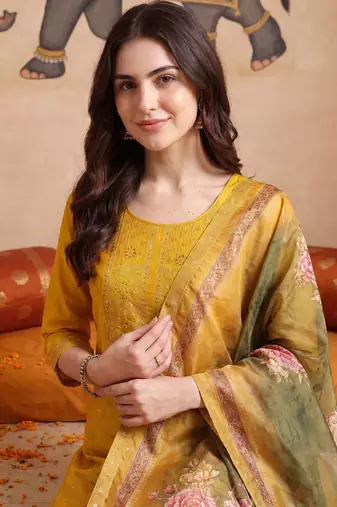 Women Embroidered Regular Thread Work Kurta with Trousers & With Dupatta