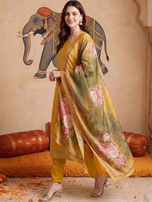 Women Embroidered Regular Thread Work Kurta with Trousers & With Dupatta 3