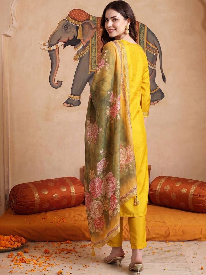 Women Embroidered Regular Thread Work Kurta with Trousers & With Dupatta