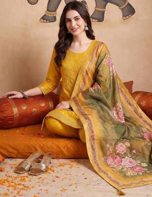 Women Embroidered Regular Thread Work Kurta with Trousers & With Dupatta 5