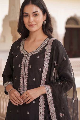 Women Ethnic Motifs Embroidered Regular Thread Work Kurta with Trousers & With Dupatta