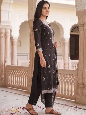 Women Ethnic Motifs Embroidered Regular Thread Work Kurta with Trousers & With Dupatta 4
