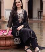 Women Ethnic Motifs Embroidered Regular Thread Work Kurta with Trousers & With Dupatta