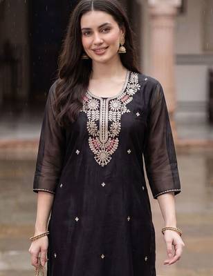 Women Ethnic Motifs Embroidered Regular Thread Work Kurta with Trousers & With Dupatta 2