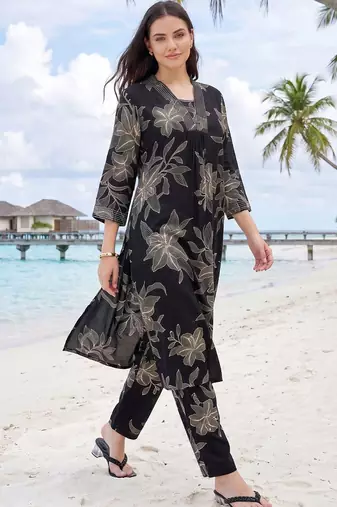 Women Floral Printed Regular Kurta with Trousers