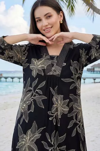 Women Floral Printed Regular Kurta with Trousers