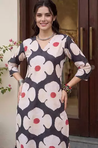 Women Floral Printed Regular Kurta with Trousers