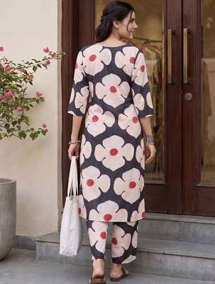 Women Floral Printed Regular Kurta with Trousers 4
