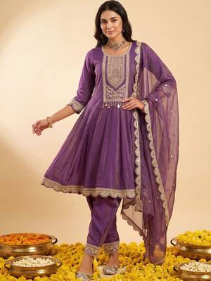 Women Ethnic Motifs Embroidered Empire Thread Work Kurta with Patiala & With Dupatta 6