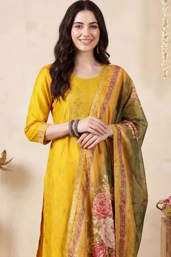 Women Floral Embroidered Regular Thread Work Kurta with Trousers & With Dupatta