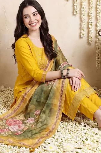 Women Floral Embroidered Regular Thread Work Kurta with Trousers & With Dupatta