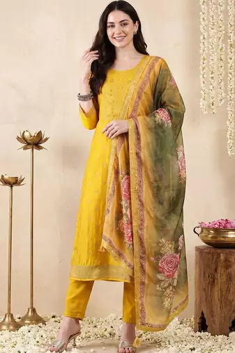 Women Floral Embroidered Regular Thread Work Kurta with Trousers & With Dupatta