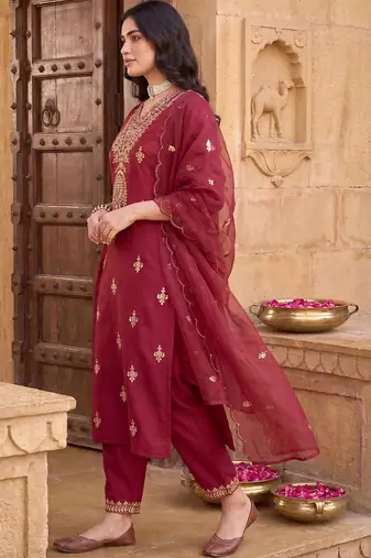 Women Ethnic Motifs Embroidered Regular Kurta with Trousers & With Dupatta