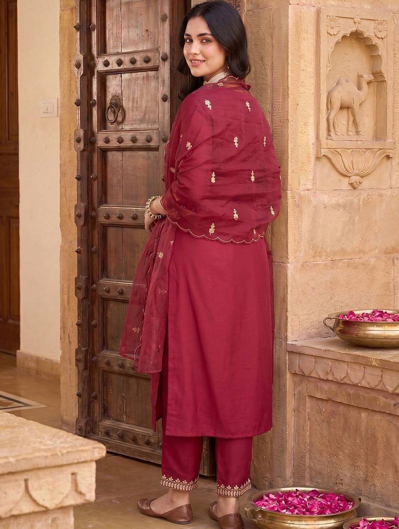 Women Ethnic Motifs Embroidered Regular Kurta with Trousers & With Dupatta