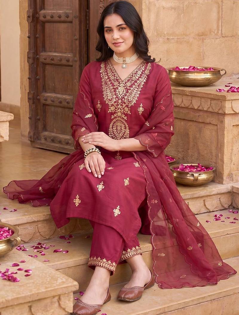 Women Ethnic Motifs Embroidered Regular Kurta with Trousers & With Dupatta
