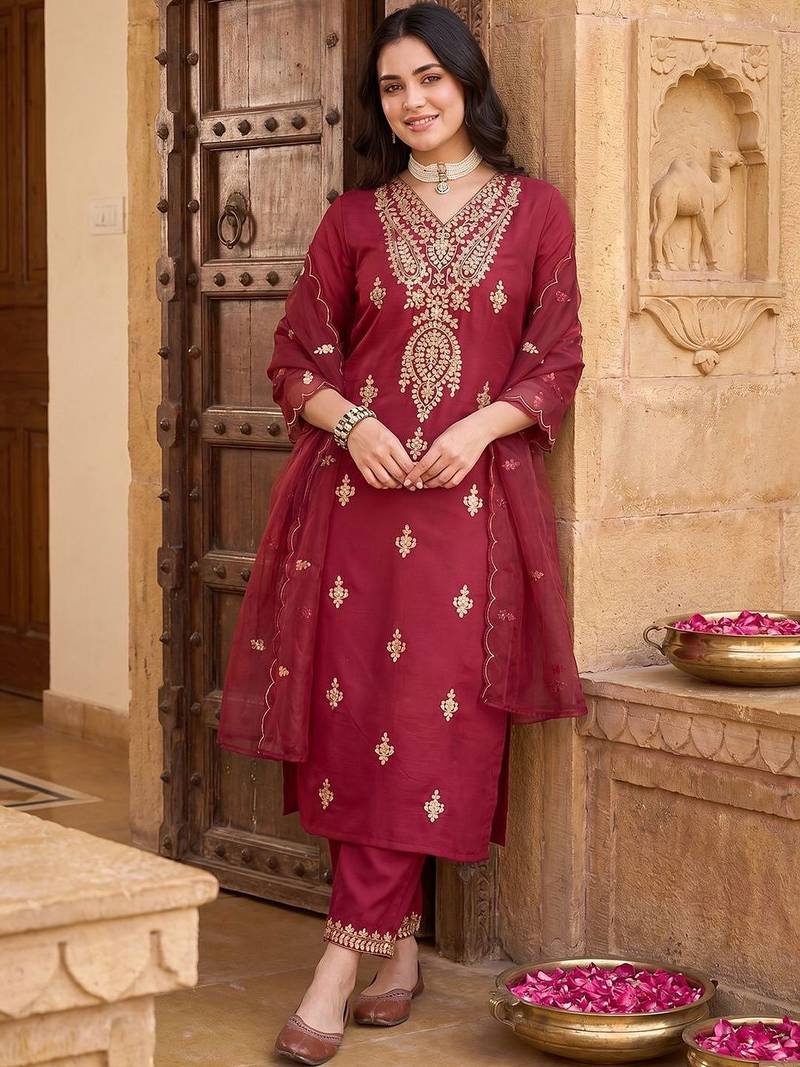 Women Ethnic Motifs Embroidered Regular Kurta with Trousers & With Dupatta