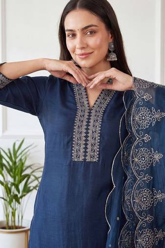 Women Ethnic Motifs Embroidered Regular Thread Work Kurta with Trousers & With Dupatta