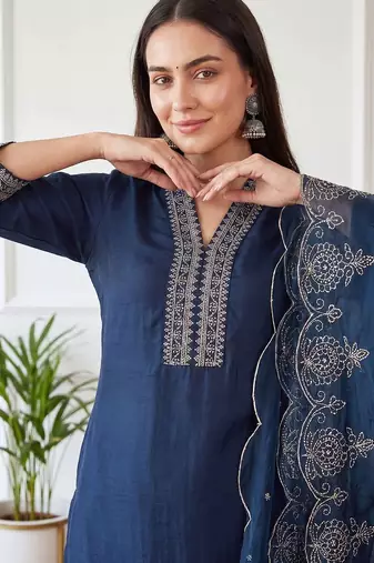 Women Ethnic Motifs Embroidered Regular Thread Work Kurta with Trousers & With Dupatta
