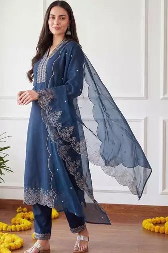 Women Ethnic Motifs Embroidered Regular Thread Work Kurta with Trousers & With Dupatta