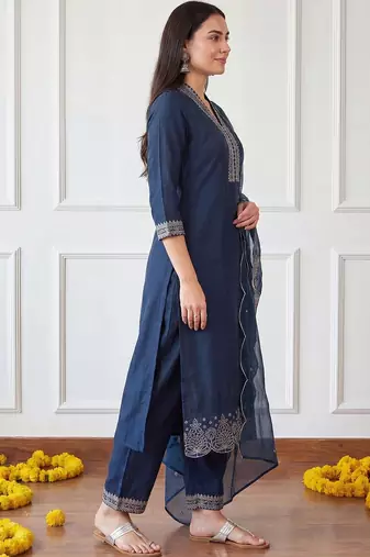 Women Ethnic Motifs Embroidered Regular Thread Work Kurta with Trousers & With Dupatta