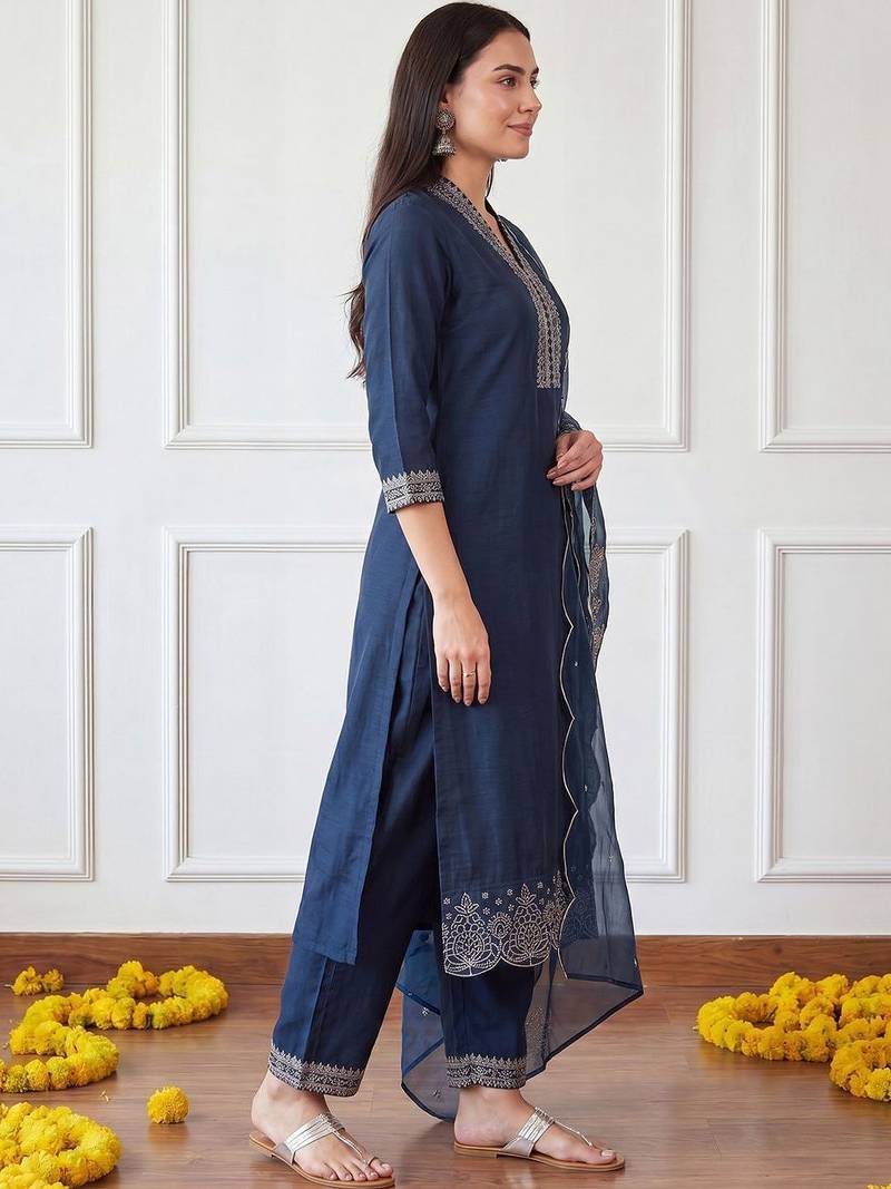 Women Ethnic Motifs Embroidered Regular Thread Work Kurta with Trousers & With Dupatta