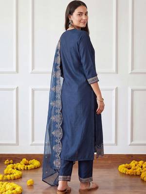 Women Ethnic Motifs Embroidered Regular Thread Work Kurta with Trousers & With Dupatta 4