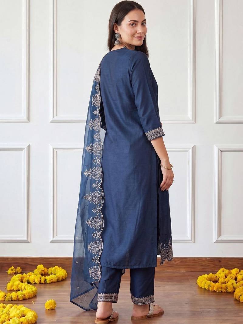 Women Ethnic Motifs Embroidered Regular Thread Work Kurta with Trousers & With Dupatta