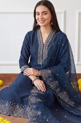 Women Ethnic Motifs Embroidered Regular Thread Work Kurta with Trousers & With Dupatta