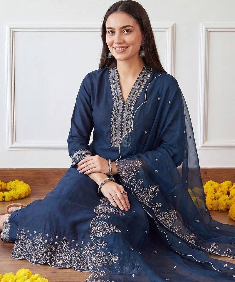 Women Ethnic Motifs Embroidered Regular Thread Work Kurta with Trousers & With Dupatta