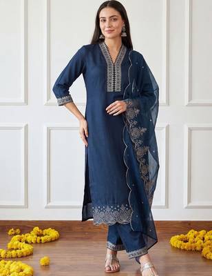 Women Ethnic Motifs Embroidered Regular Thread Work Kurta with Trousers & With Dupatta 6