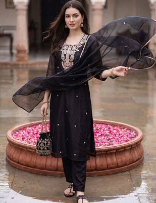 Women Ethnic Motifs Embroidered Regular Thread Work Kurta with Trousers & With Dupatta 1