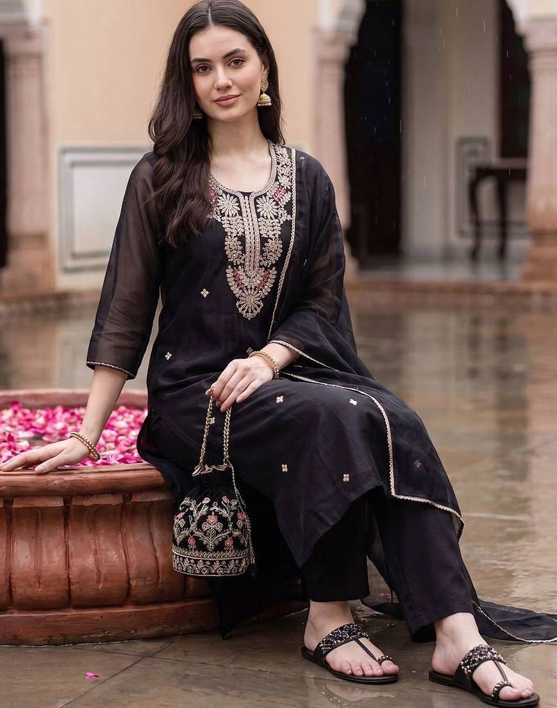 Women Ethnic Motifs Embroidered Regular Thread Work Kurta with Trousers & With Dupatta
