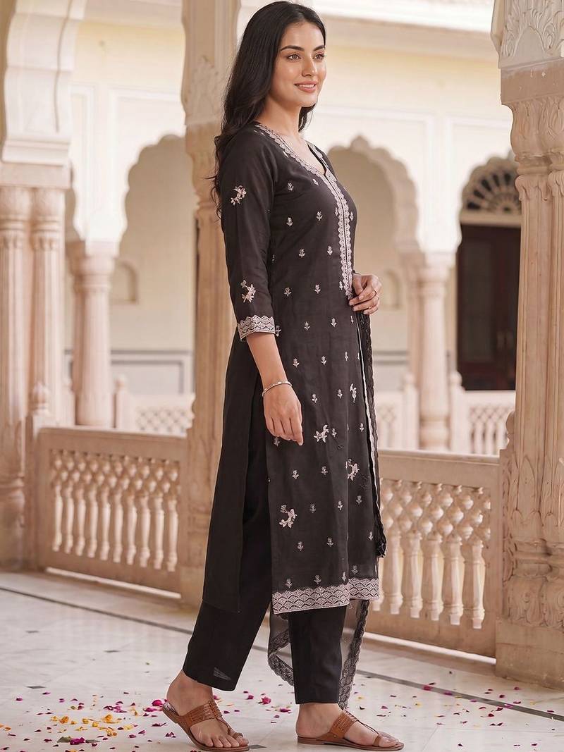 Women Ethnic Motifs Embroidered Regular Thread Work Kurta with Trousers & With Dupatta