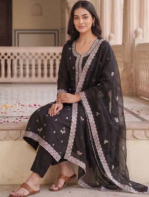 Women Ethnic Motifs Embroidered Regular Thread Work Kurta with Trousers & With Dupatta 5