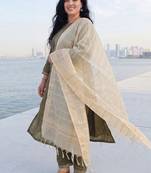 Women Regular Thread Work Kurta with Trousers & With Dupatta