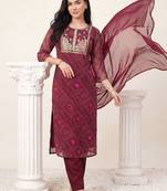 Women Bandhani Dyed Regular Thread Work Kurta with Trousers & With Dupatta