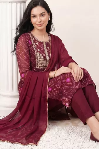 Women Bandhani Dyed Regular Thread Work Kurta with Trousers & With Dupatta