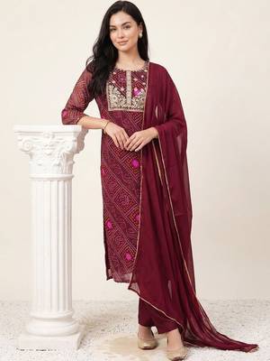 Women Bandhani Dyed Regular Thread Work Kurta with Trousers & With Dupatta 6