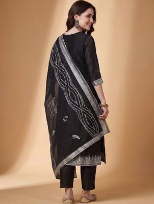 Women Ethnic Woven design Regular Thread Work Kurta With Trousers & Dupatta 4