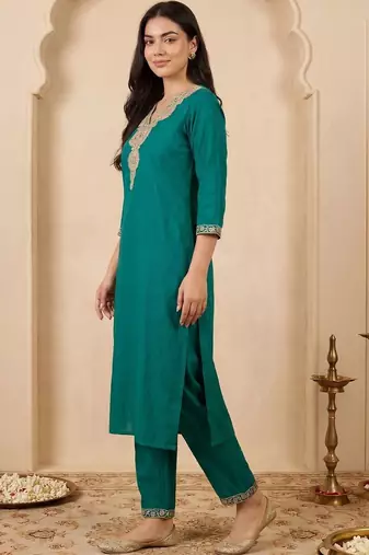 Women Regular Kurta with Trousers