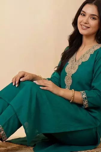 Women Regular Kurta with Trousers
