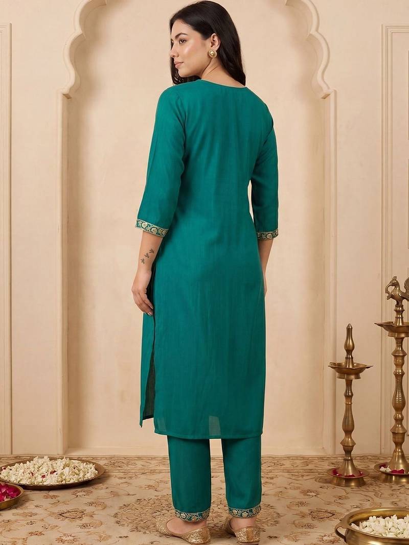 Women Regular Kurta with Trousers