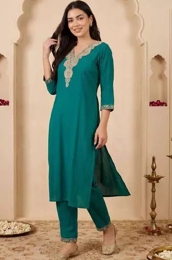 Women Regular Kurta with Trousers