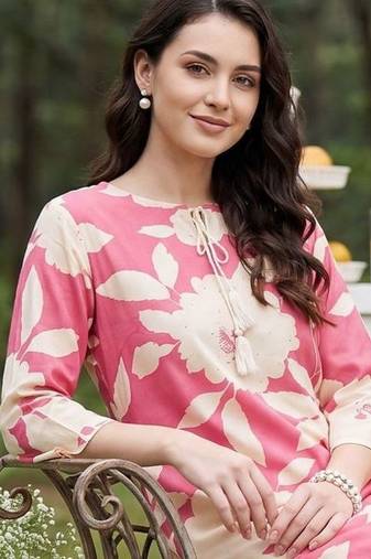 Women Floral Printed Regular Kurta with Trousers